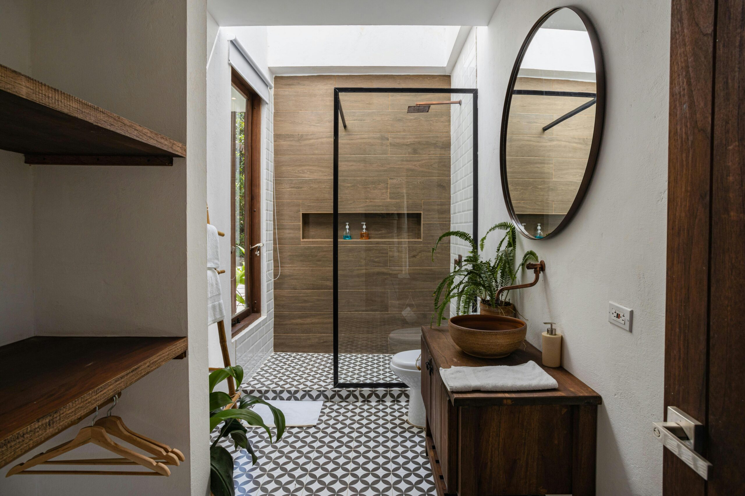 Fixed Panel vs. Hinged Shower Doors: Which Works Best in Your Space?
